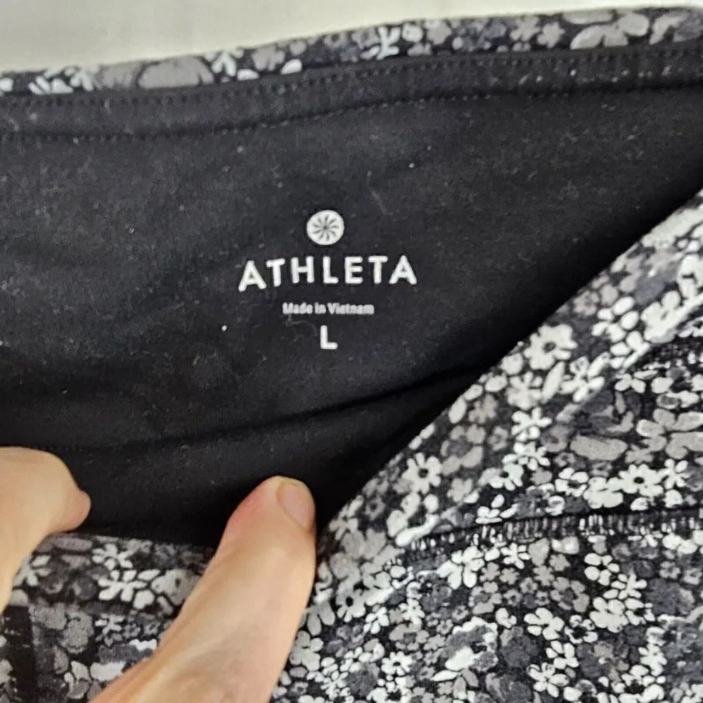 Athleta DITSY STRIPE BALANCE CAPRI Floral Black Women's Size Medium Athletic - Picture 6 of 6